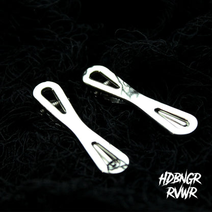 Two silver bow tie-shaped hair clips in V2 style on dark background with HDBNGR RVWR watermark.